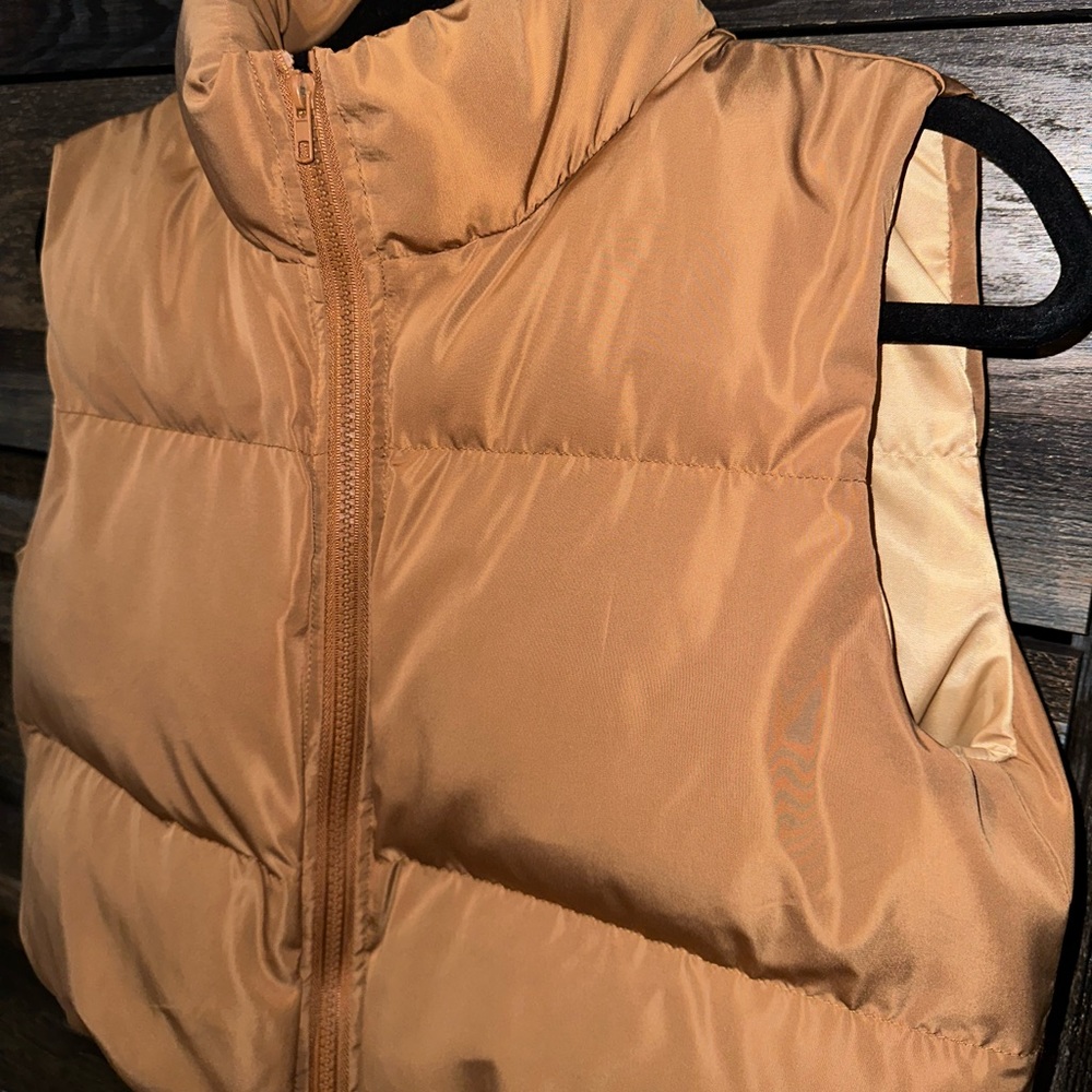 Cropped puffer vest